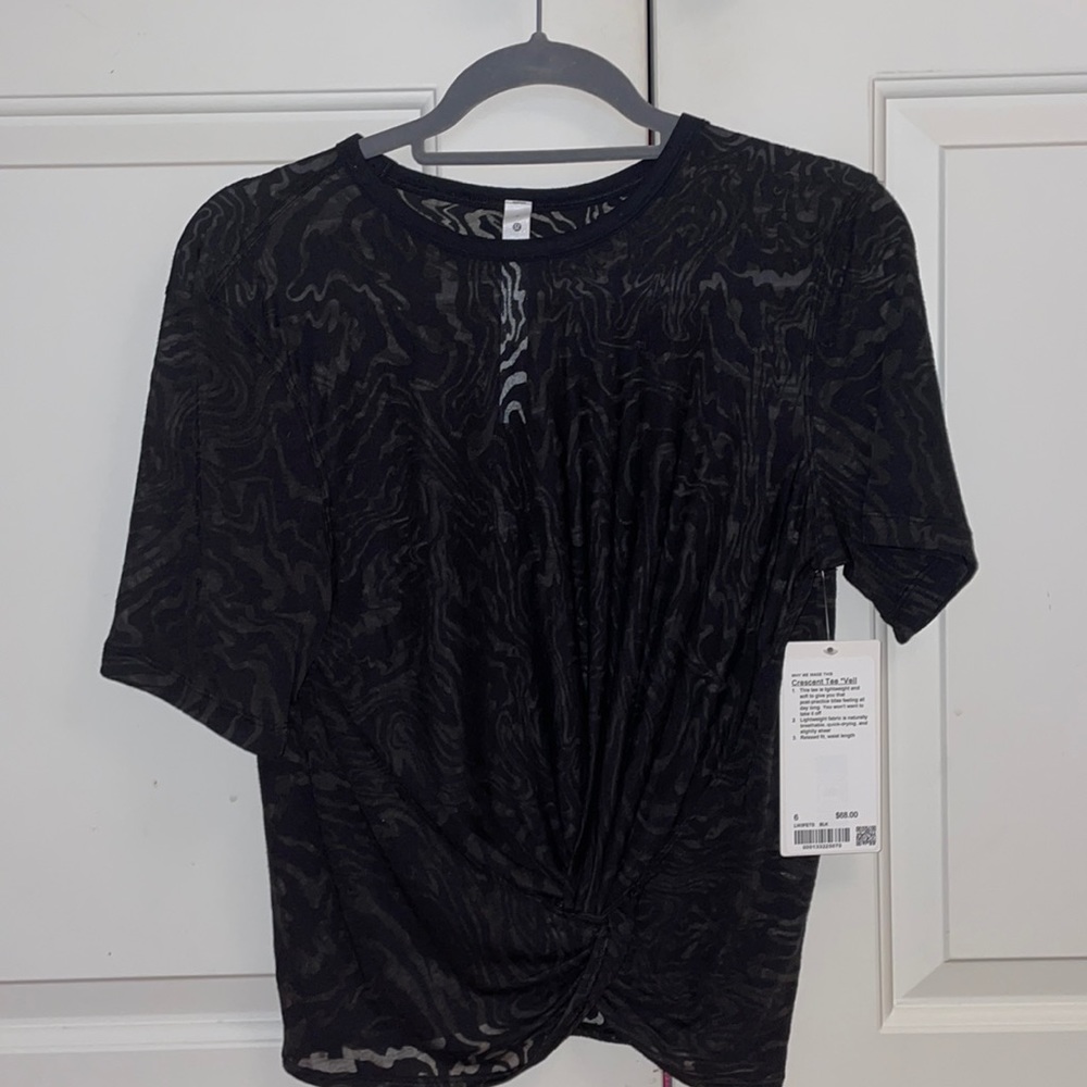 Lululemon tee